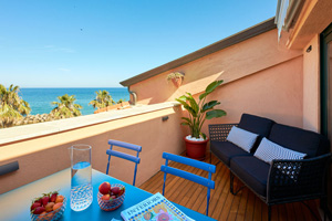 Palazzo Rosa direkt am Meer mit Pool im Cilento