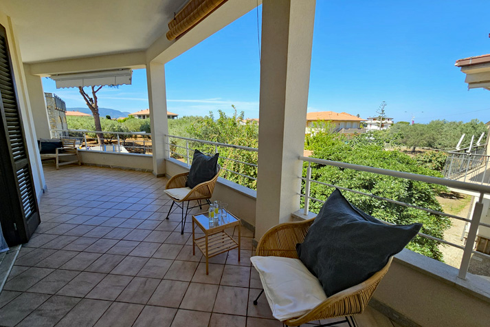 Blick von der großen Terrasse der Ferienwohnung