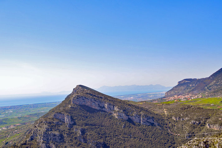 Ausblick von Trentinara auf den Monte Sottano un das Meer