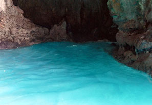 Abenteuer Cilento, eine der vielen Grotten entlang der Küste
