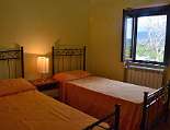 Das Zweibettzimmer mit Fenster Das Zweibettzimmer mit Fenster