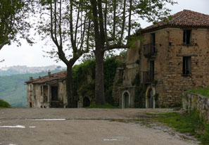 Im Hintergrund, der neue Ort Roscigno Im Hintergrund, der neue Ort Roscigno