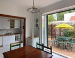 Wohnraum mit Zugang zur Terrasse
